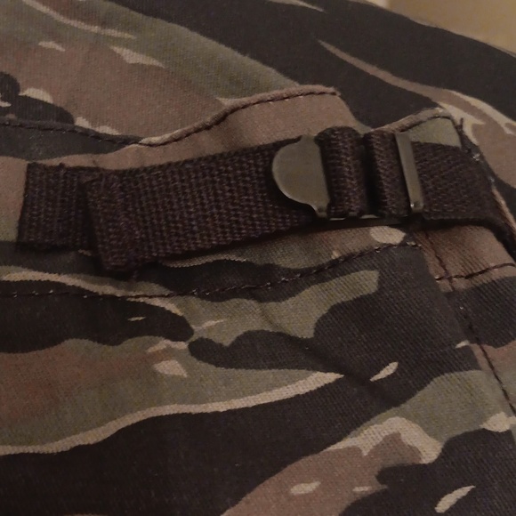 CAMO SHORTS - Picture 5 of 5